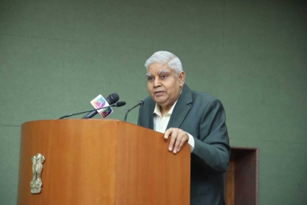 विदेशी धरती पर भारत को बदनाम करने की कोशिश को लेकर धनखड़ ने राहुल पर साधा निशाना